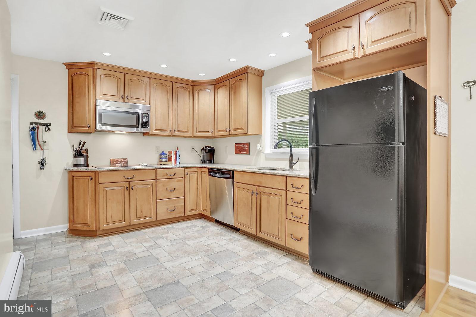 5611 Plainview Road Harrisburg, PA 17111 - Photo 9 of 25 Gallery Image 9