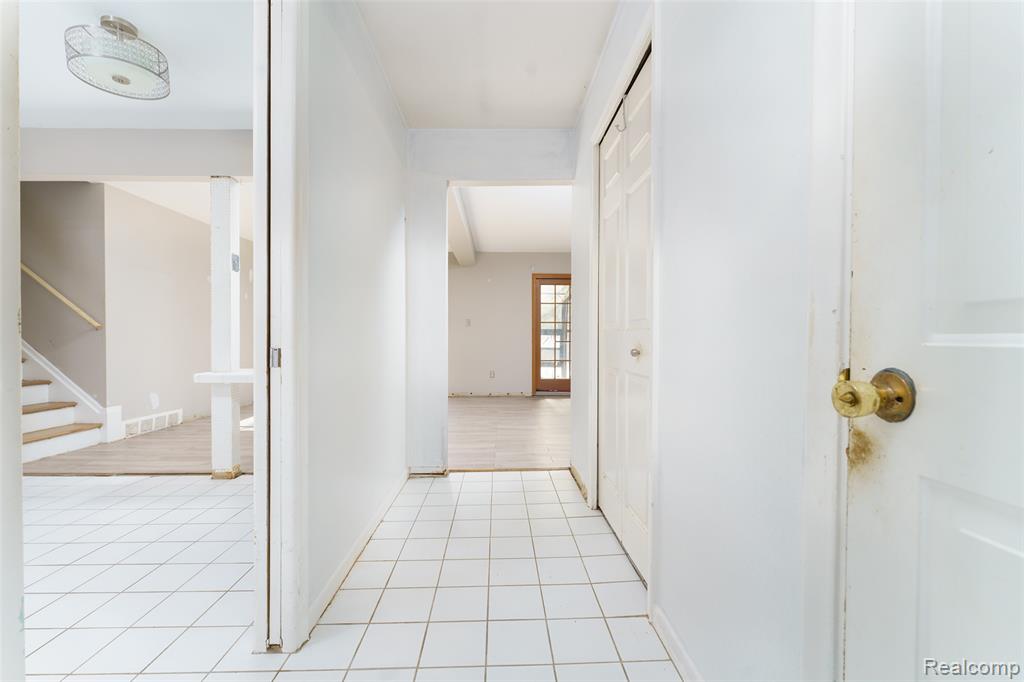 24095 Farmington Road Farmington, MI 48336 - Photo 10 of 35 Gallery Image 10