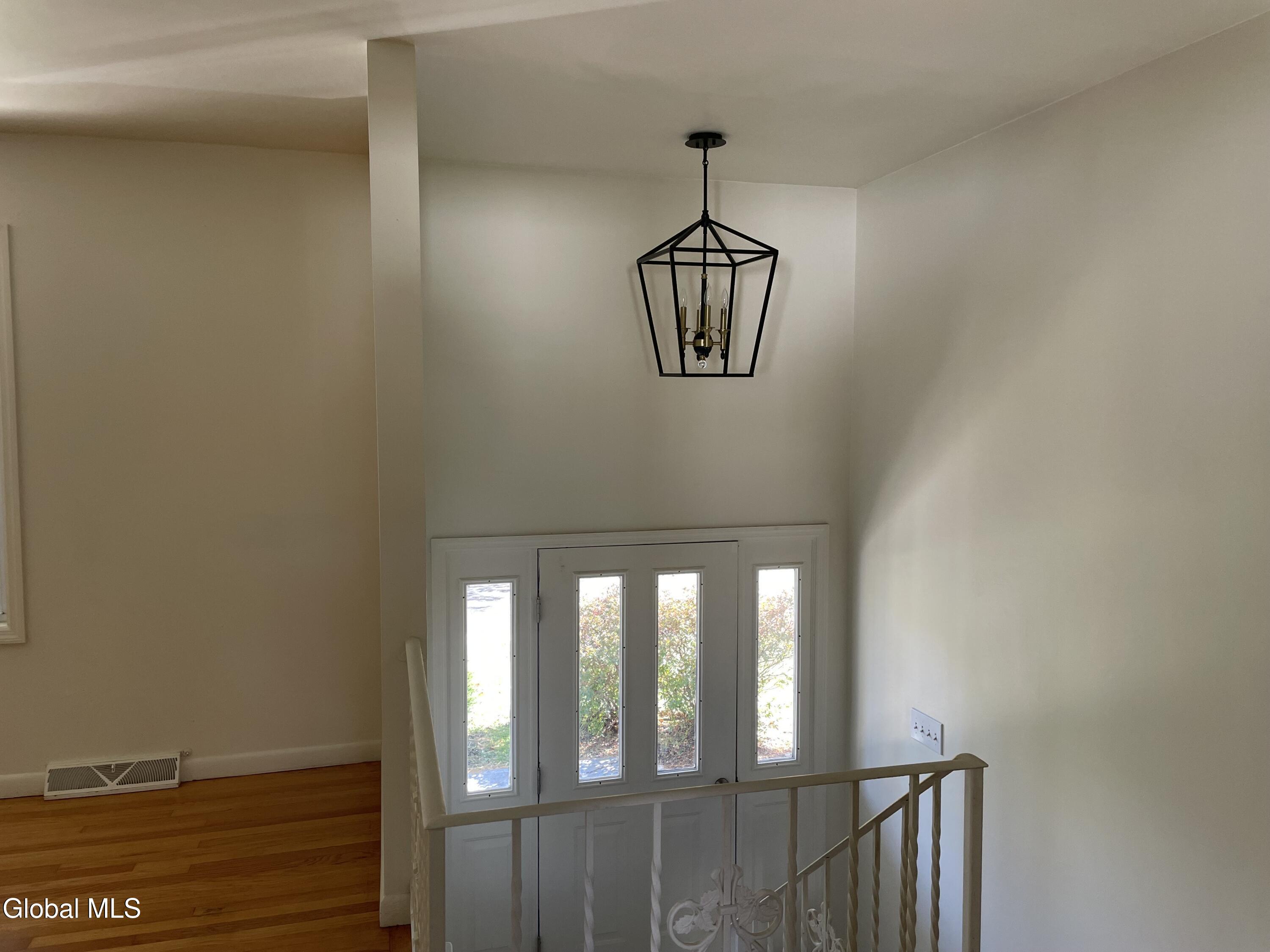 25 Pine Street Bethlehem, NY 12203 - Photo 4 of 23 IMG_6627