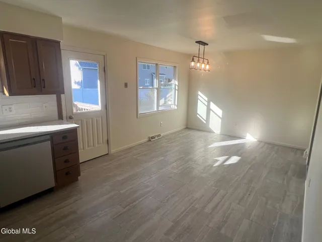 $487,300 | 25 Pine Street, Bethlehem, NY 12203