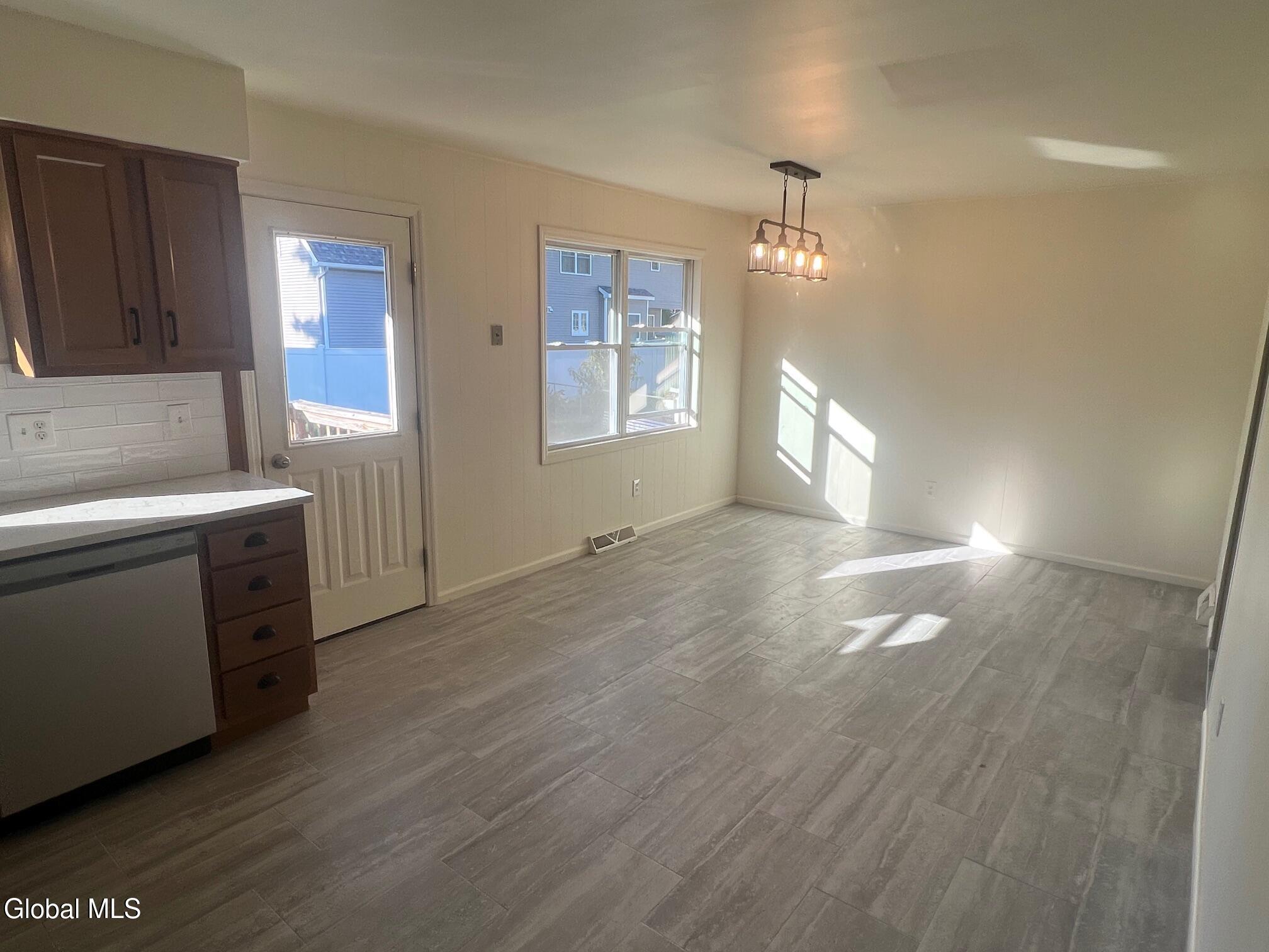 25 Pine Street Bethlehem, NY 12203 - Photo 8 of 23 IMG_6518