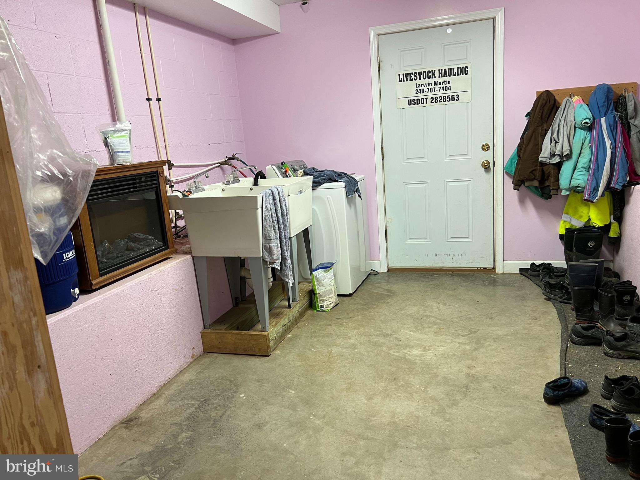 11733 Pleasant Valley Road Smithsburg, MD 21783 - Photo 28 of 47 Basement mud/Laundry room