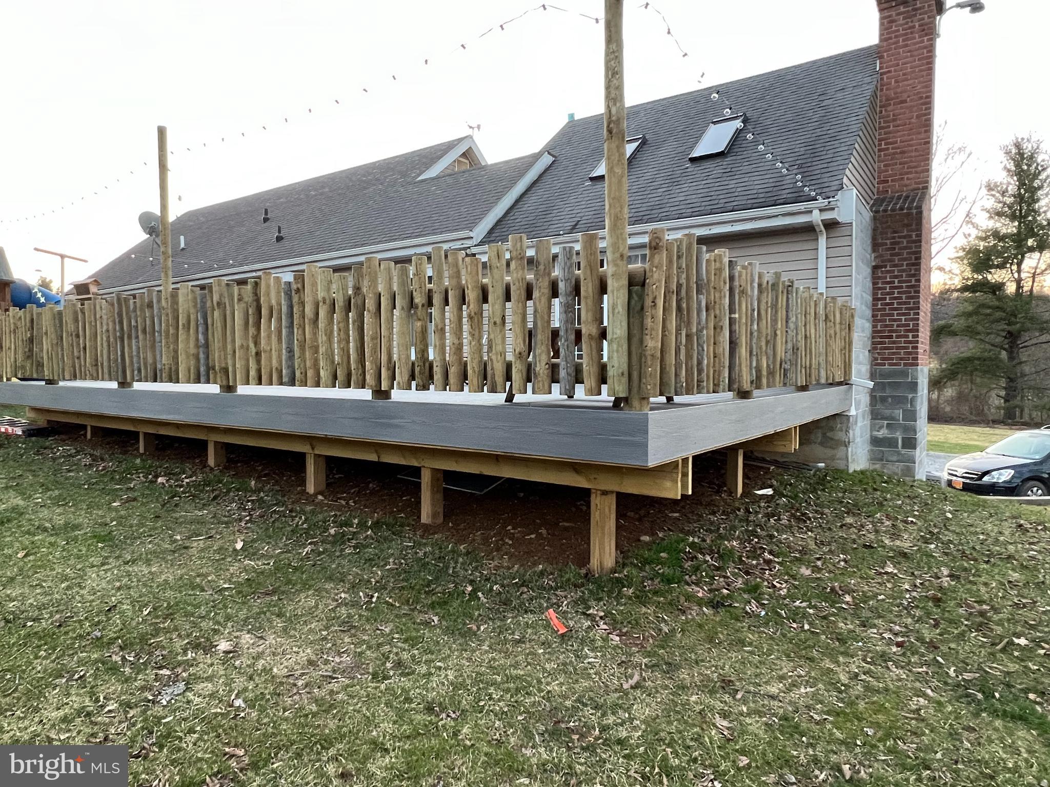 11733 Pleasant Valley Road Smithsburg, MD 21783 - Photo 6 of 47 Huge deck