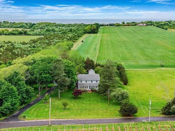 $1,199,000 | 1055 Oregon Road, Mattituck, NY 11952