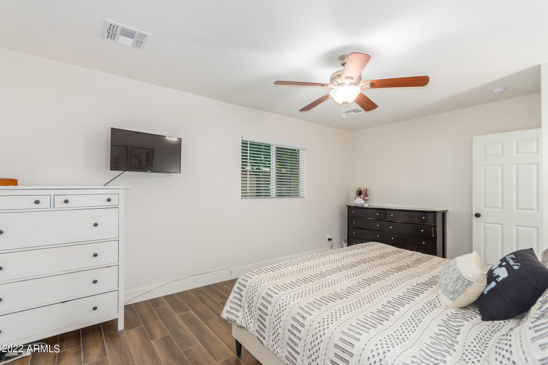 3541 East Cheery Lynn Road Phoenix, AZ 85018 - Photo 13 of 25 14 - Cheery Lynn