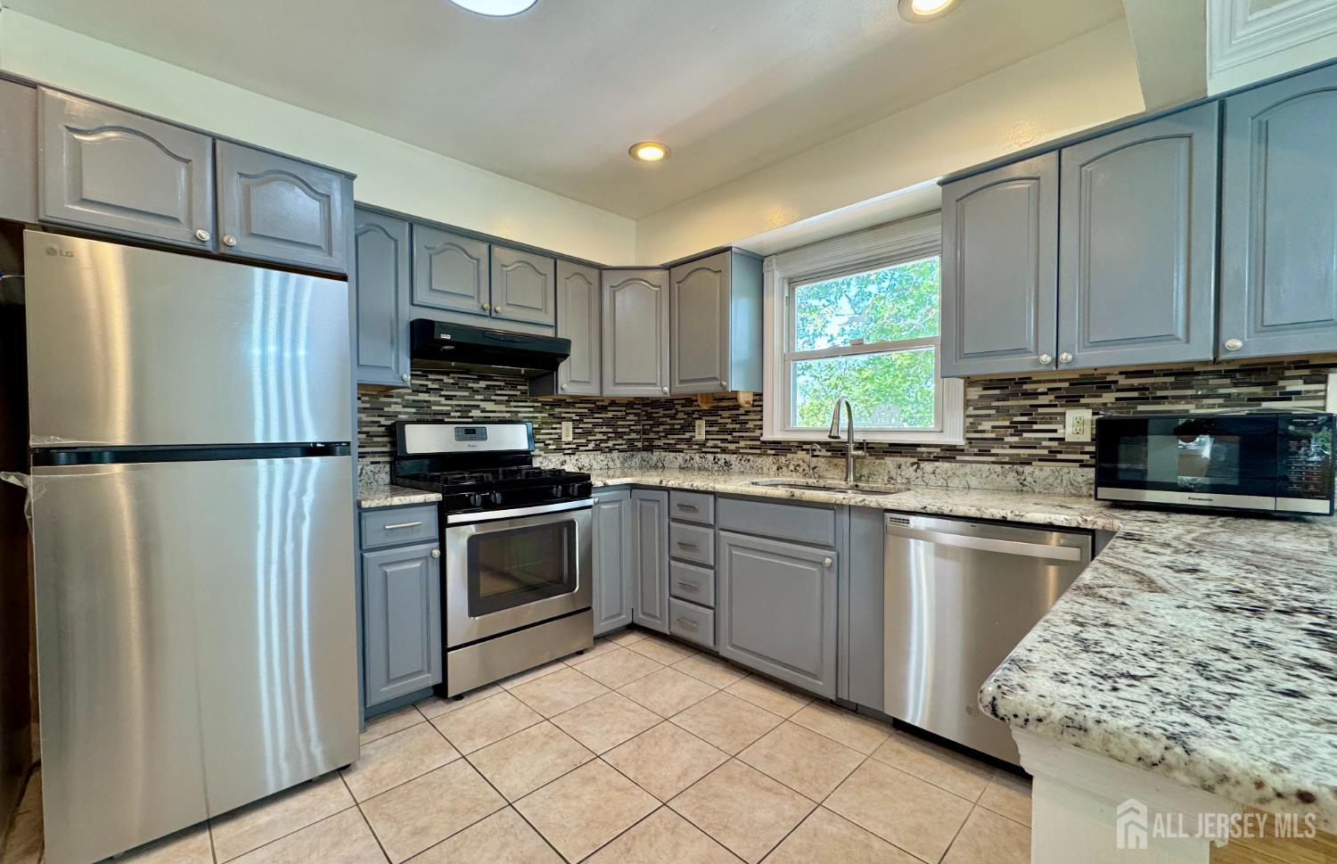 19 Library Place Edison, NJ 08820 - Photo 7 of 25