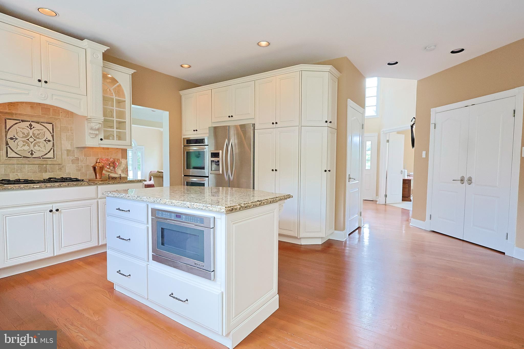 22 Pheasant Run Road New Hope, PA 18938 - Photo 15 of 40 Chef's Eat-In Kitchen