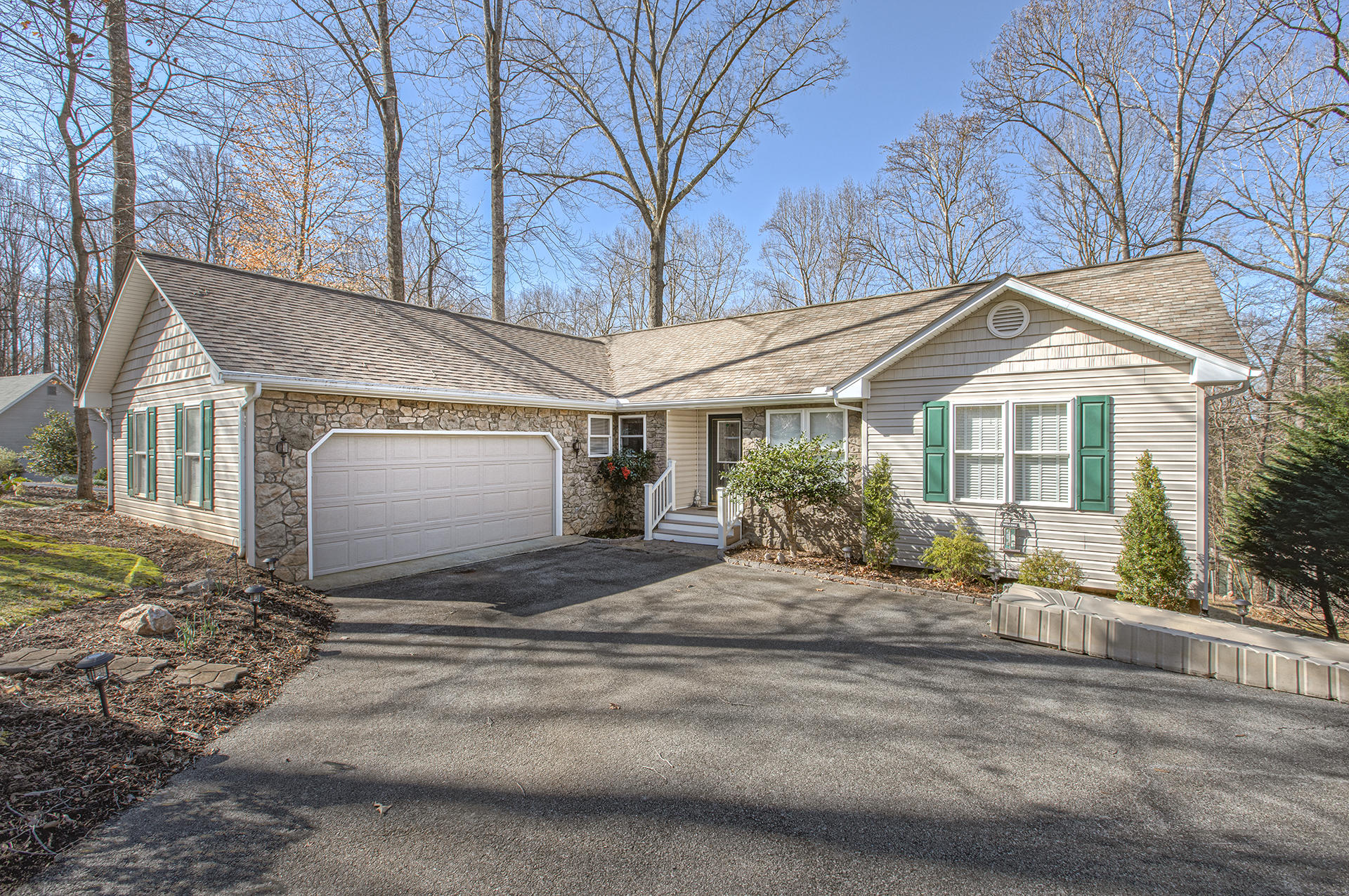 114 Woodley Road Moneta, VA 24121 - Photo 2 of 50 28