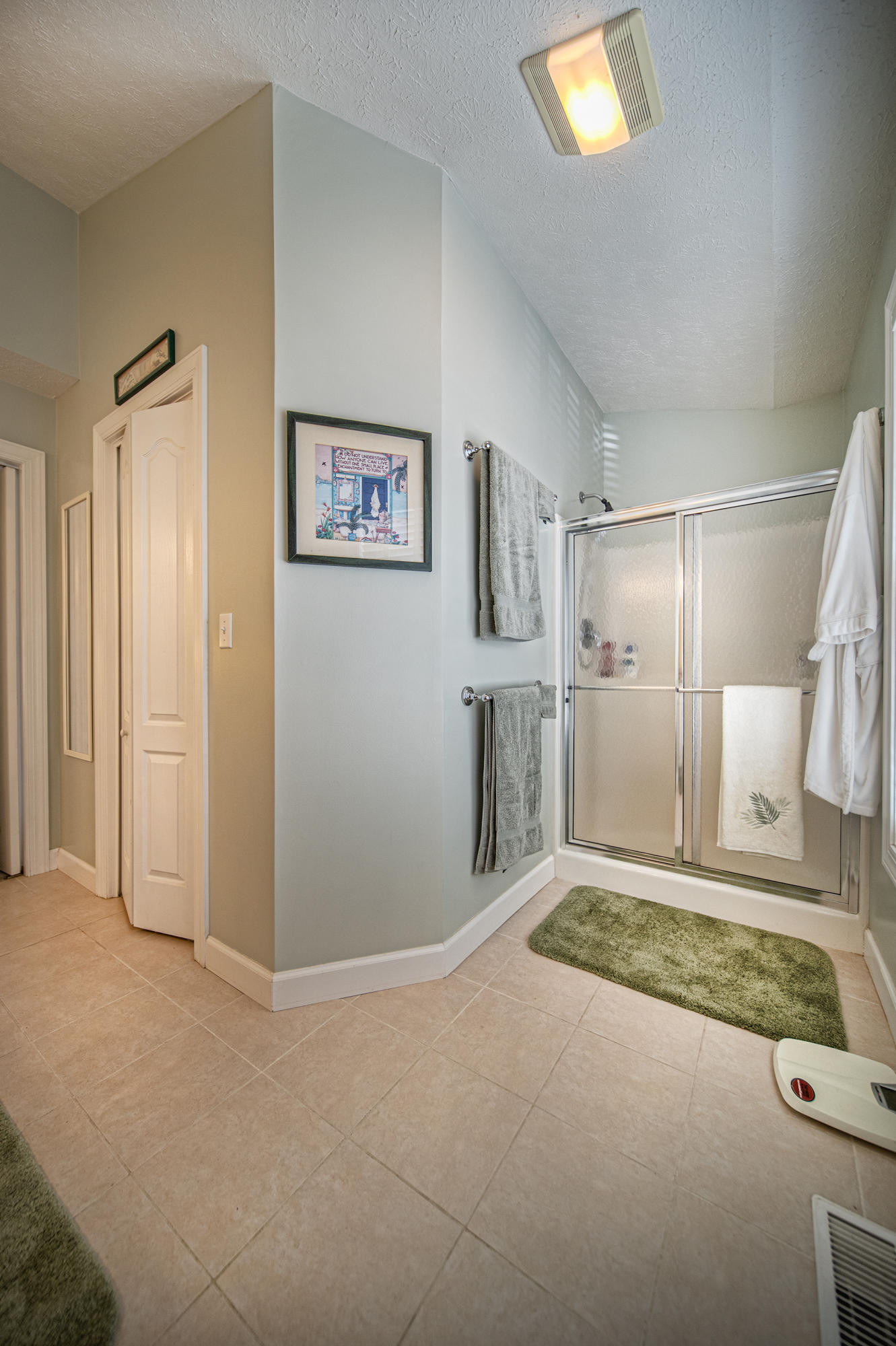 114 Woodley Road Moneta, VA 24121 - Photo 17 of 50 Master bath