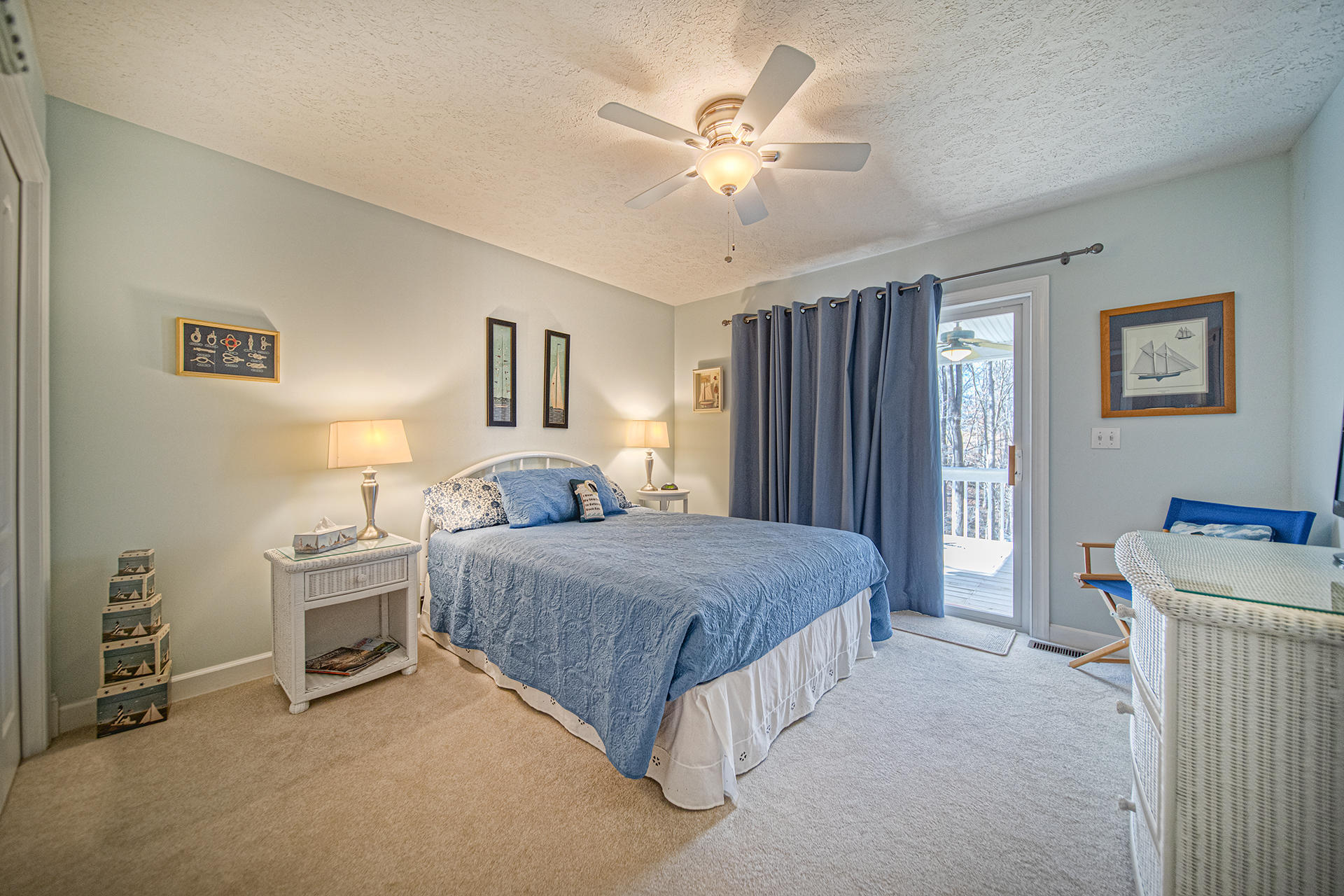 114 Woodley Road Moneta, VA 24121 - Photo 20 of 50 Entry guest room