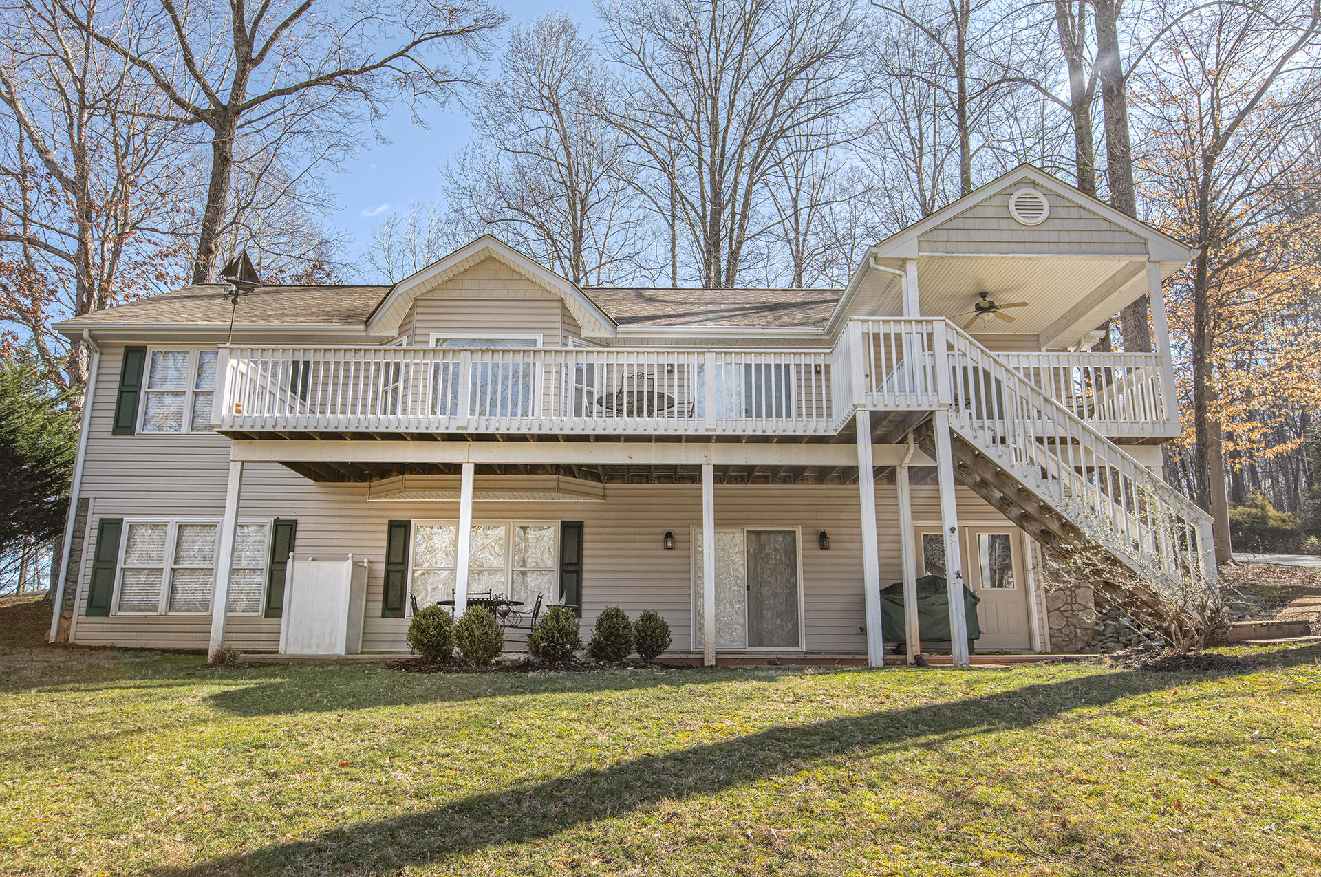114 Woodley Road Moneta, VA 24121 - Photo 32 of 50 Ample decking