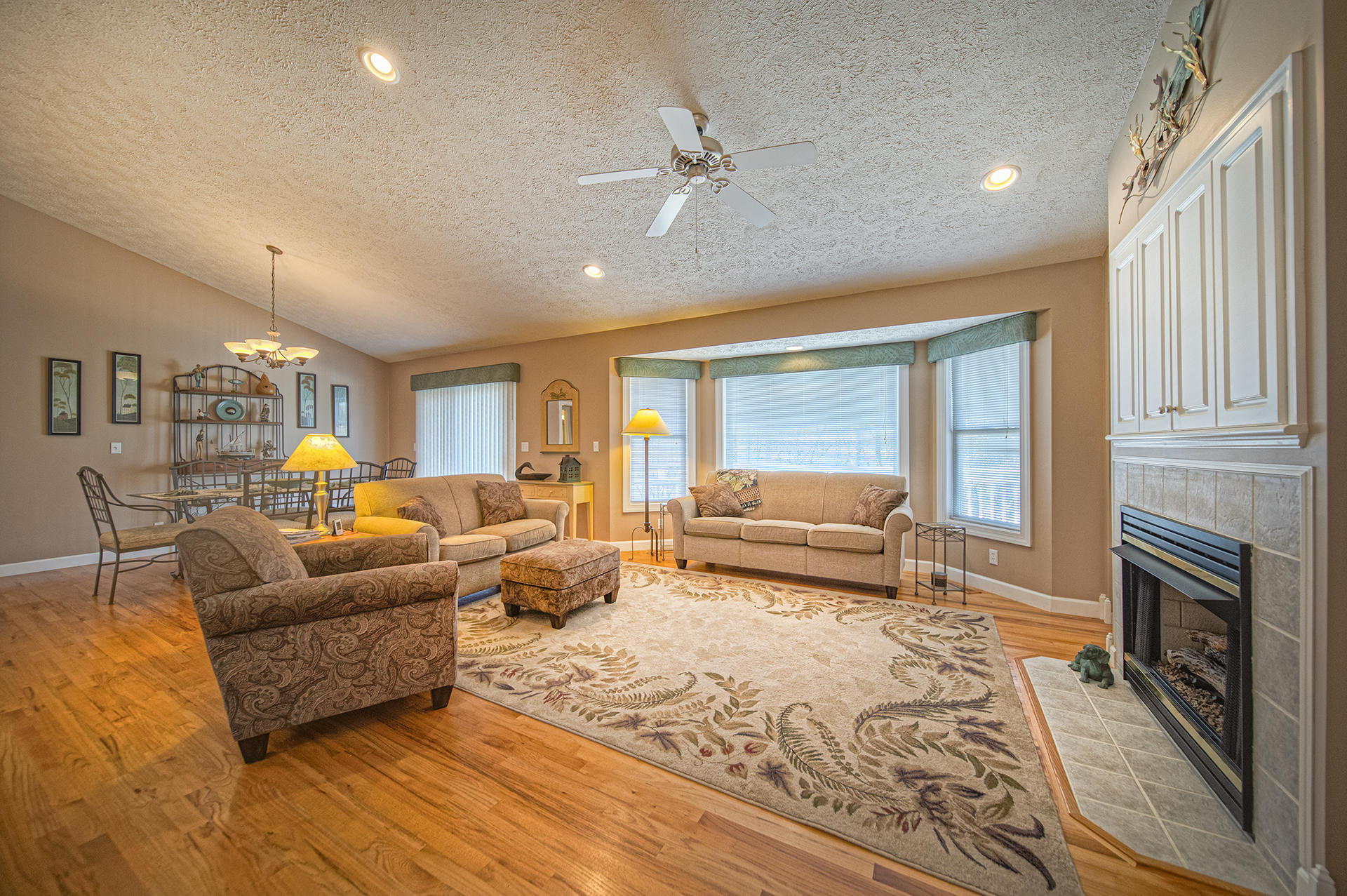 114 Woodley Road Moneta, VA 24121 - Photo 5 of 50 Living area