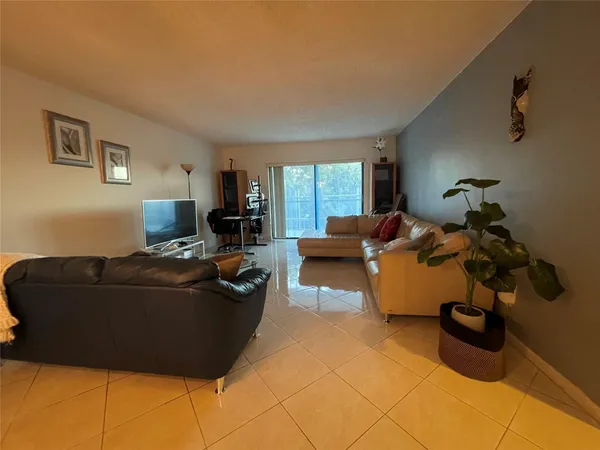 $2,500 | 16141 Blatt Boulevard, Weston, FL 33326