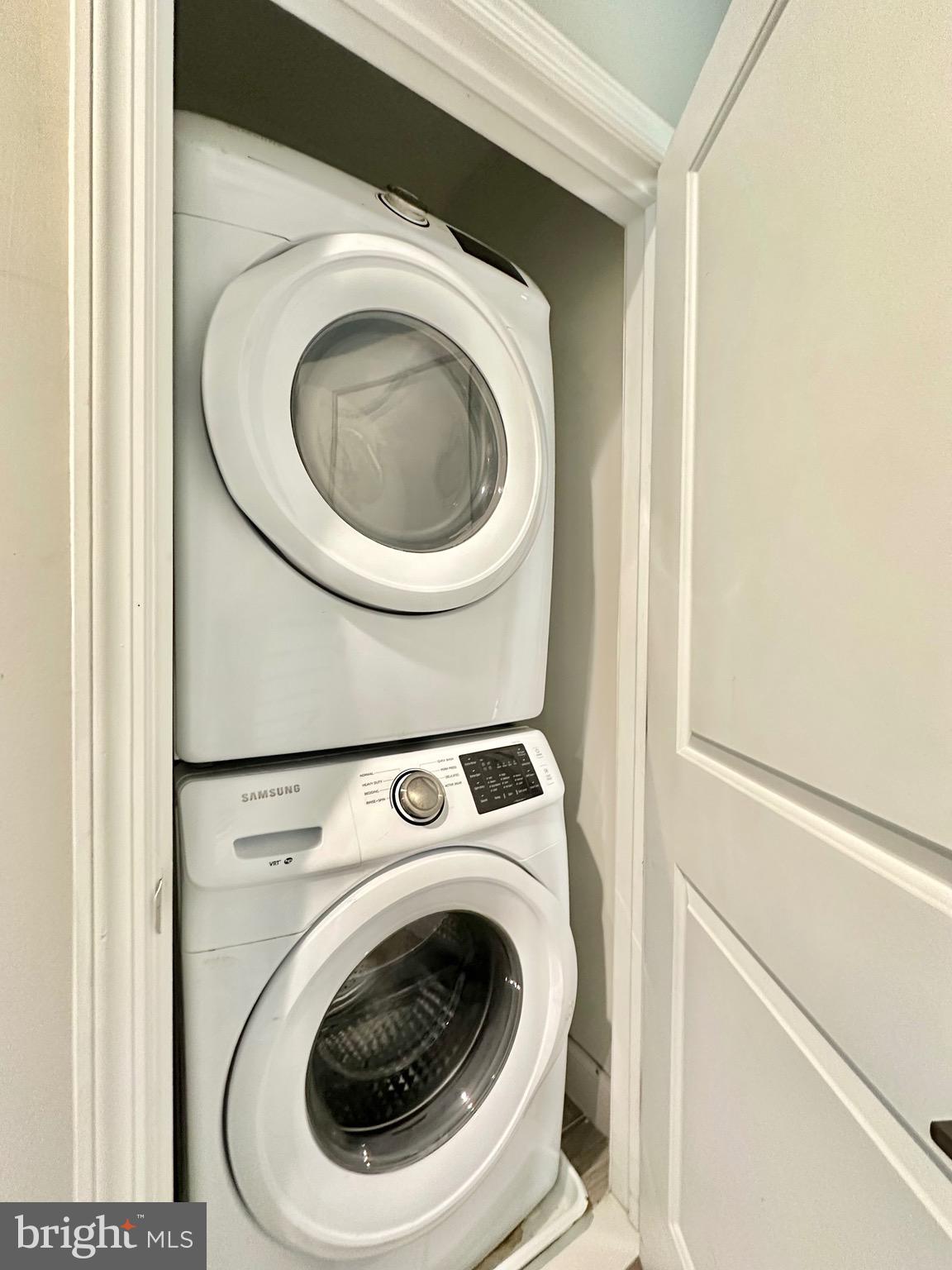 2514 West Seybert Street Philadelphia, PA 19121 - Photo 19 of 38 a utility room with dryer and washer