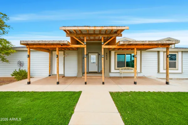 a view of a house with backyard and porch