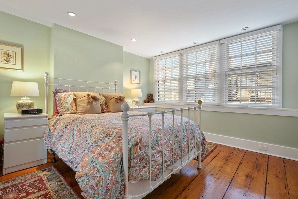 28 Irving Street Boston, MA 02114 - Photo 20 of 34