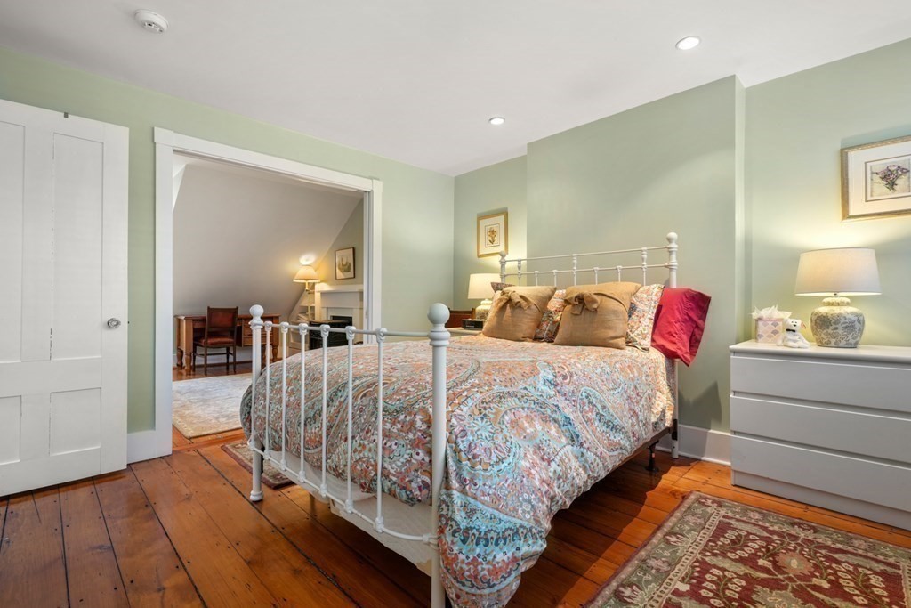 28 Irving Street Boston, MA 02114 - Photo 21 of 34