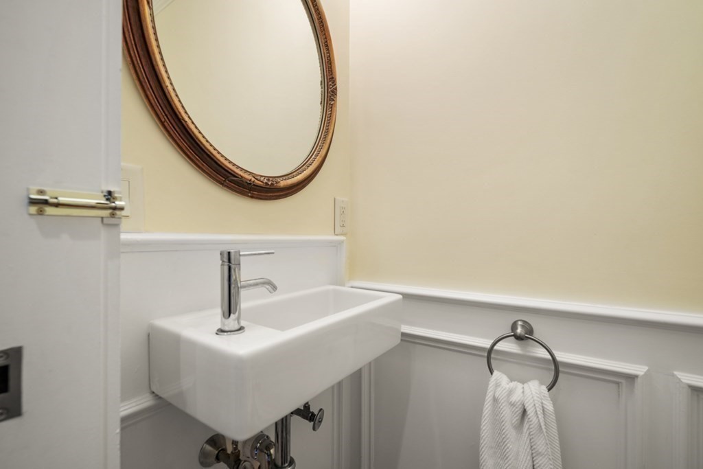 28 Irving Street Boston, MA 02114 - Photo 30 of 34