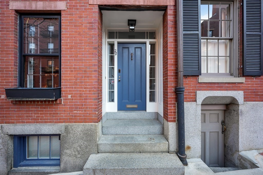 28 Irving Street Boston, MA 02114 - Photo 6 of 34