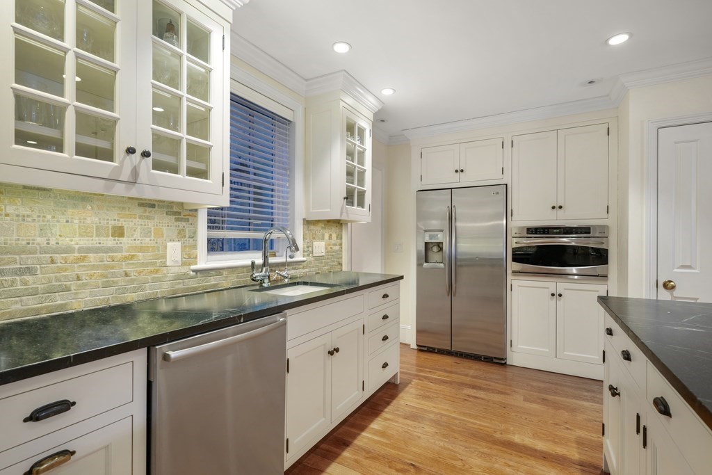 28 Irving Street Boston, MA 02114 - Photo 8 of 34