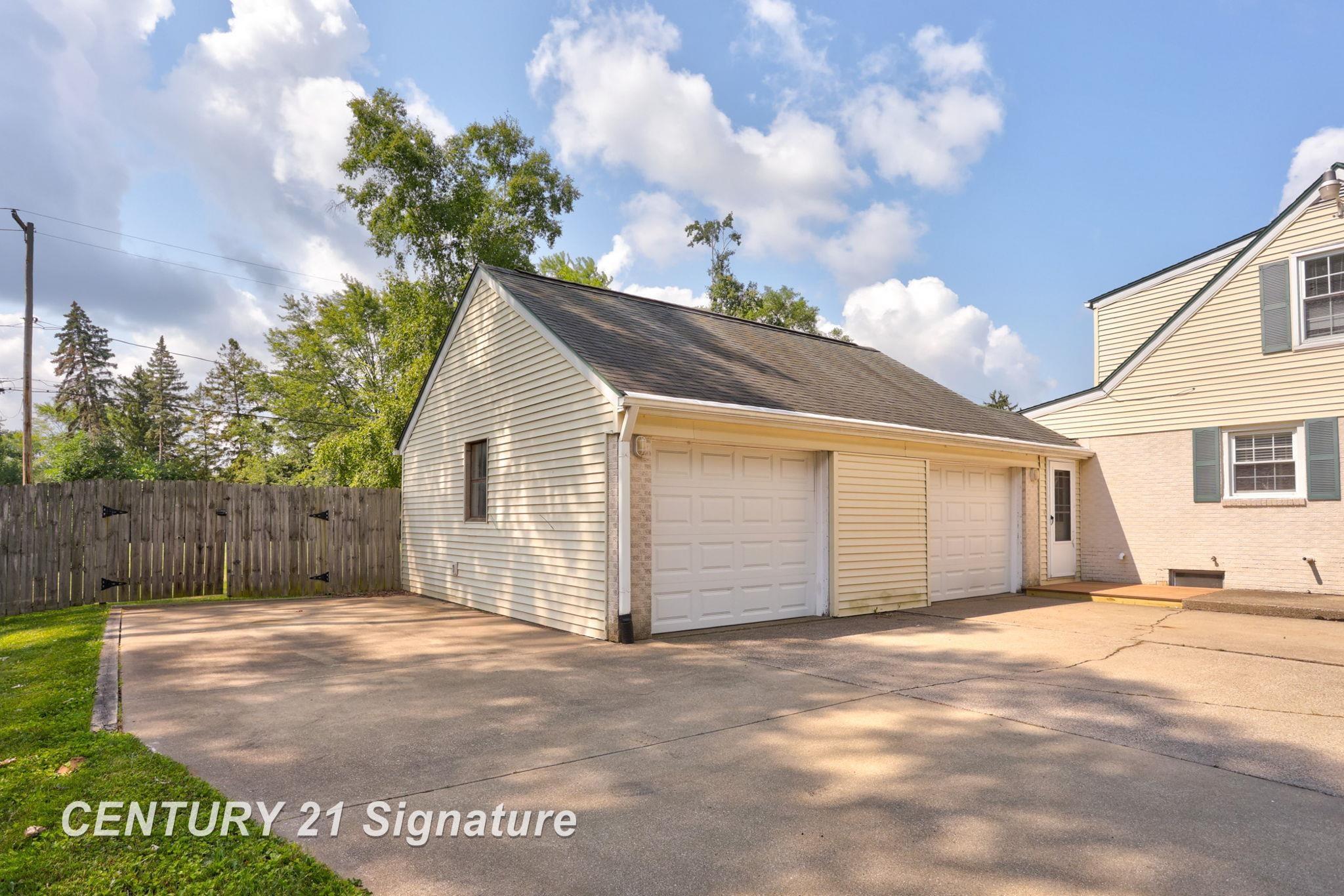 4095 Shattuck Road Saginaw, MI 48603 - Photo 5 of 67 Gallery Image 5