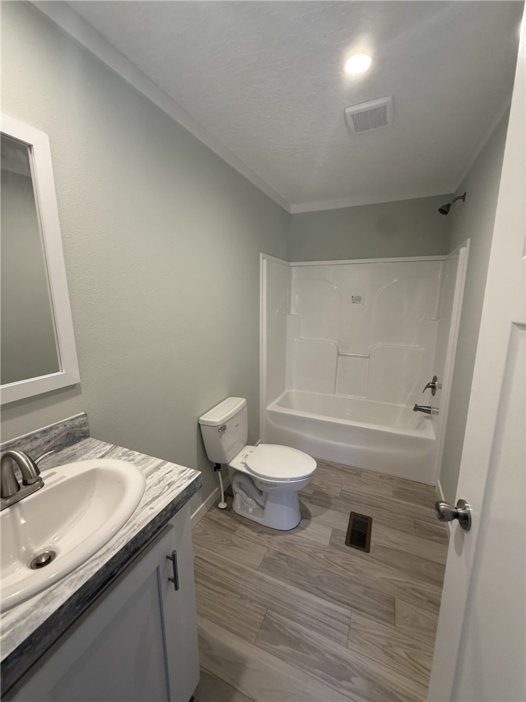 121 Candlestick Lane Seneca, SC 29678 - Photo 15 of 17 This bathroom features a contemporary design with a practical layout.