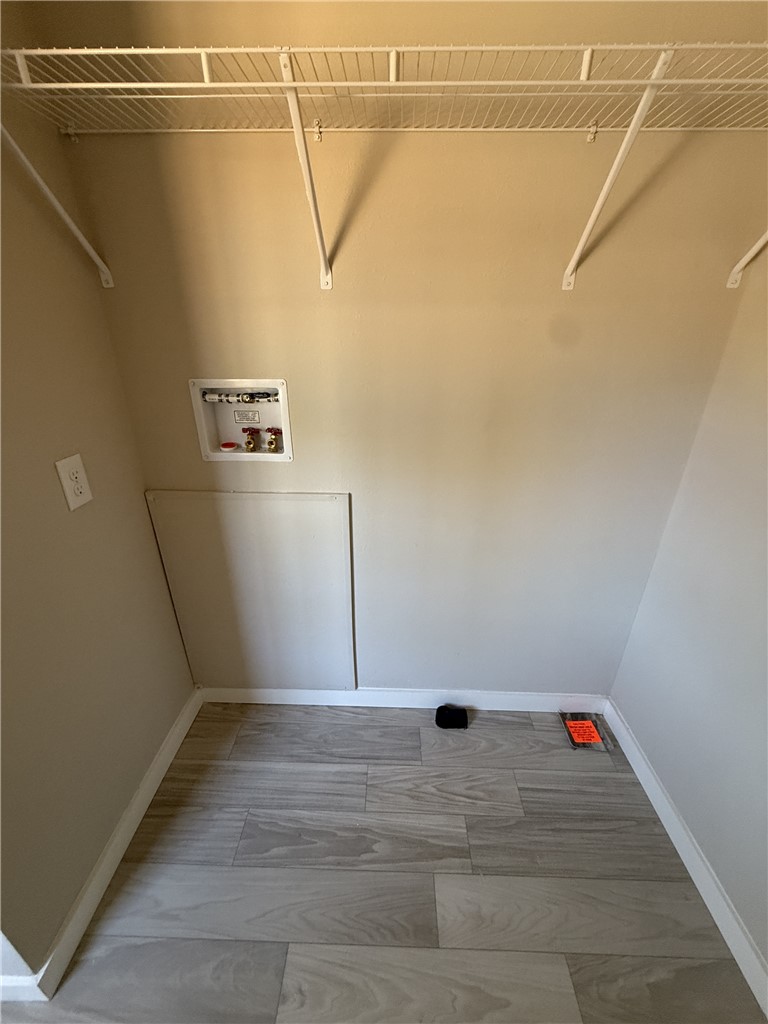 121 Candlestick Lane Seneca, SC 29678 - Photo 7 of 17 Functional utility space with durable flooring offers practical solutions for daily routines.