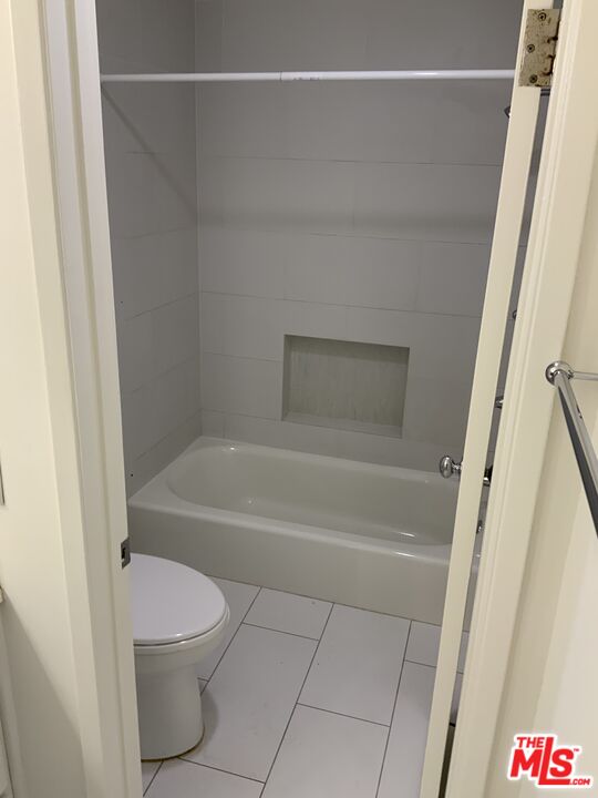 3205 Raintree Circle Culver City, CA 90230 - Photo 12 of 14 a bathroom with a toilet and a bathtub