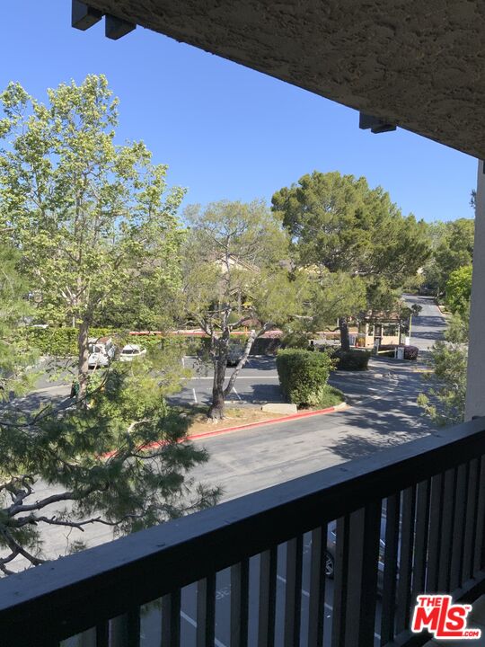 3205 Raintree Circle Culver City, CA 90230 - Photo 2 of 15