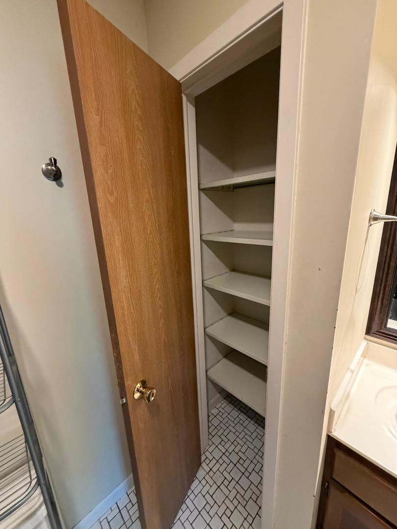 156 West Golf Road, Unit C Libertyville, IL 60048 - Photo 10 of 38 Gallery Image 10