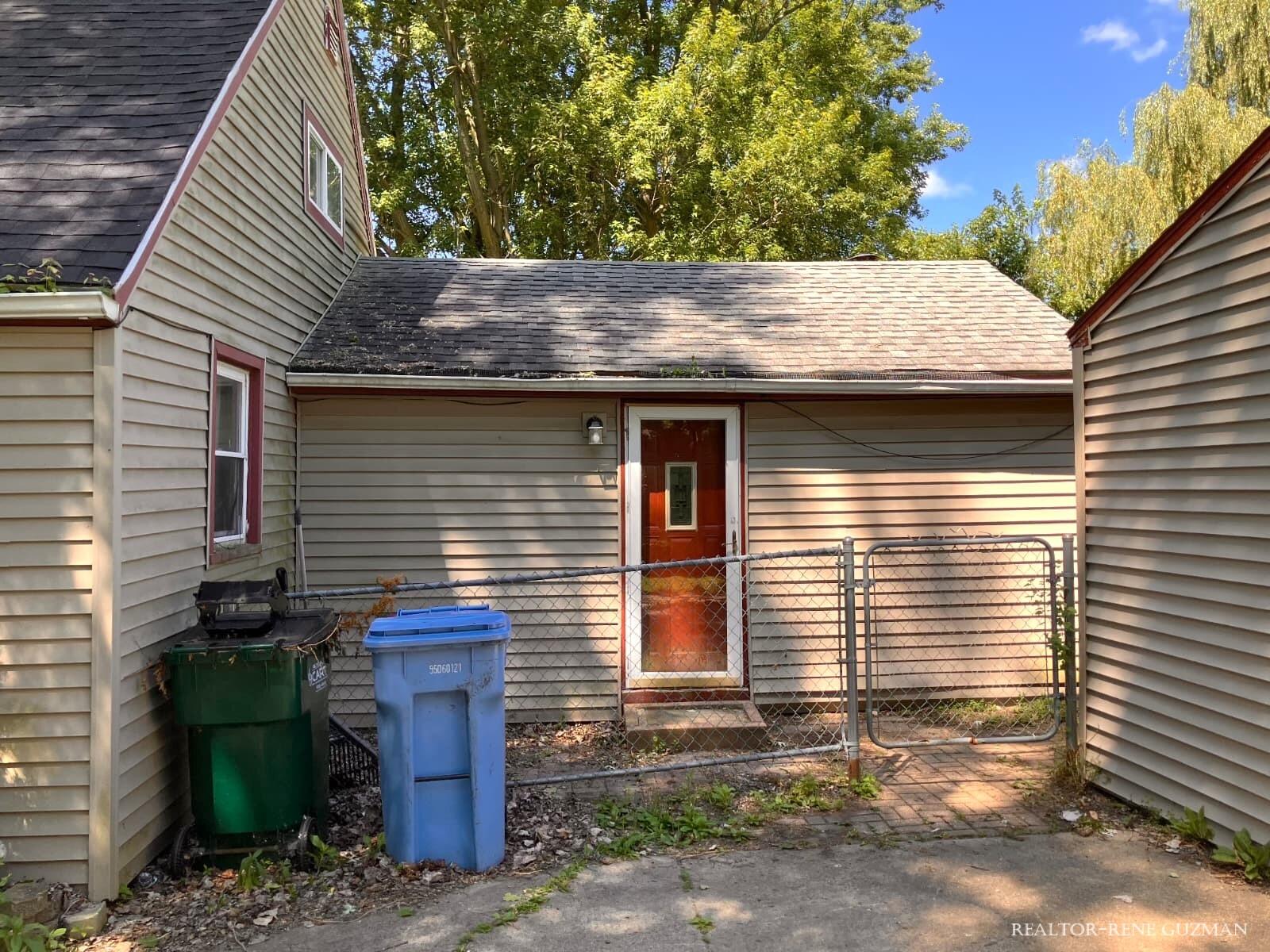 1420 Reo Road Lansing, MI 48910 - Photo 4 of 9 6ec1d4ed-134c-475f-8cbd-ade9d2c0f269
