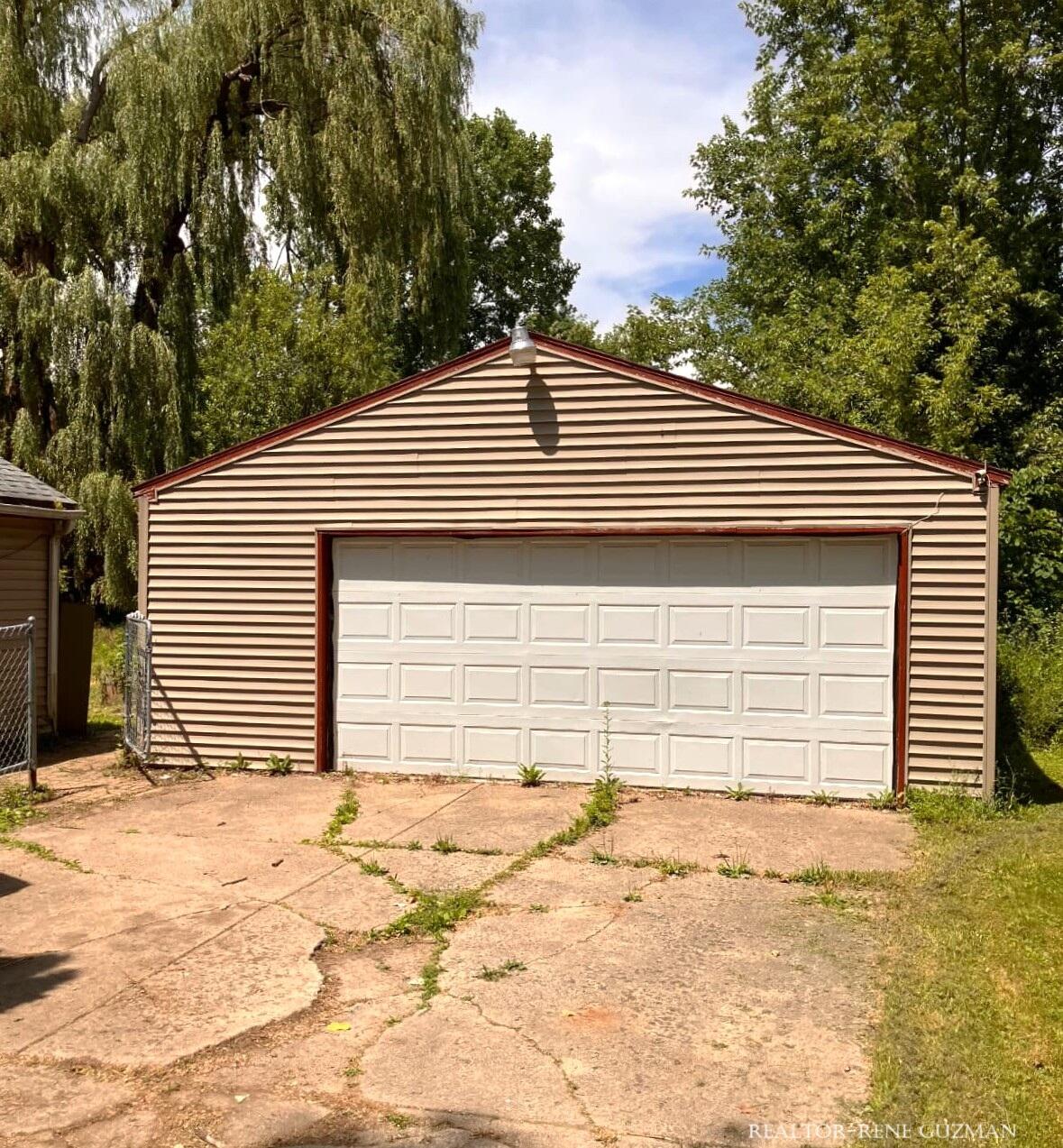 1420 Reo Road Lansing, MI 48910 - Photo 5 of 9 455aedf3-3915-4f6e-9264-b2350c77e78e