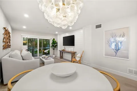 $599,000 | 1300 Gulf Shore Boulevard North, Unit 109, Naples, FL 34102