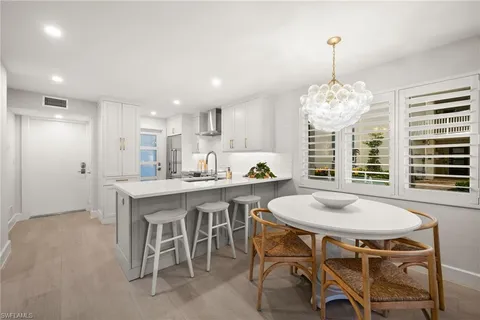 $599,000 | 1300 Gulf Shore Boulevard North, Unit 109, Naples, FL 34102