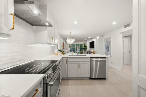 $599,000 | 1300 Gulf Shore Boulevard North, Unit 109, Naples, FL 34102