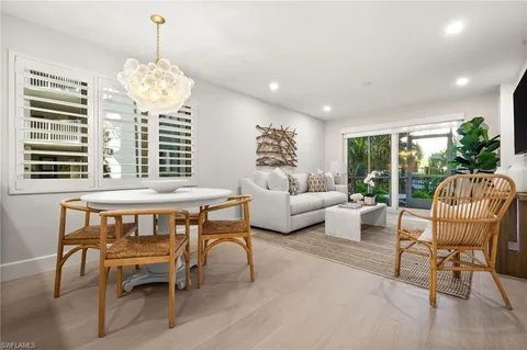 a view of a livingroom with furniture window and outside view