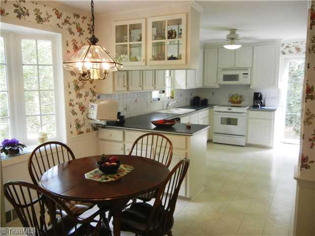 400 Briarlea Road Winston-Salem, NC 27104 - Photo 8 of 16 Breakfast.