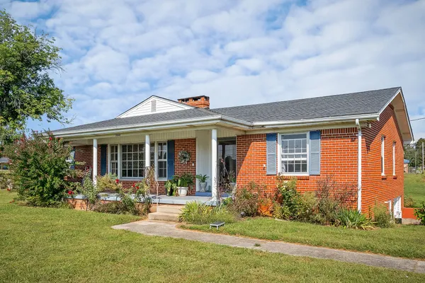 $260,000 | 5048 Manchester Highway, Morrison, TN 37357