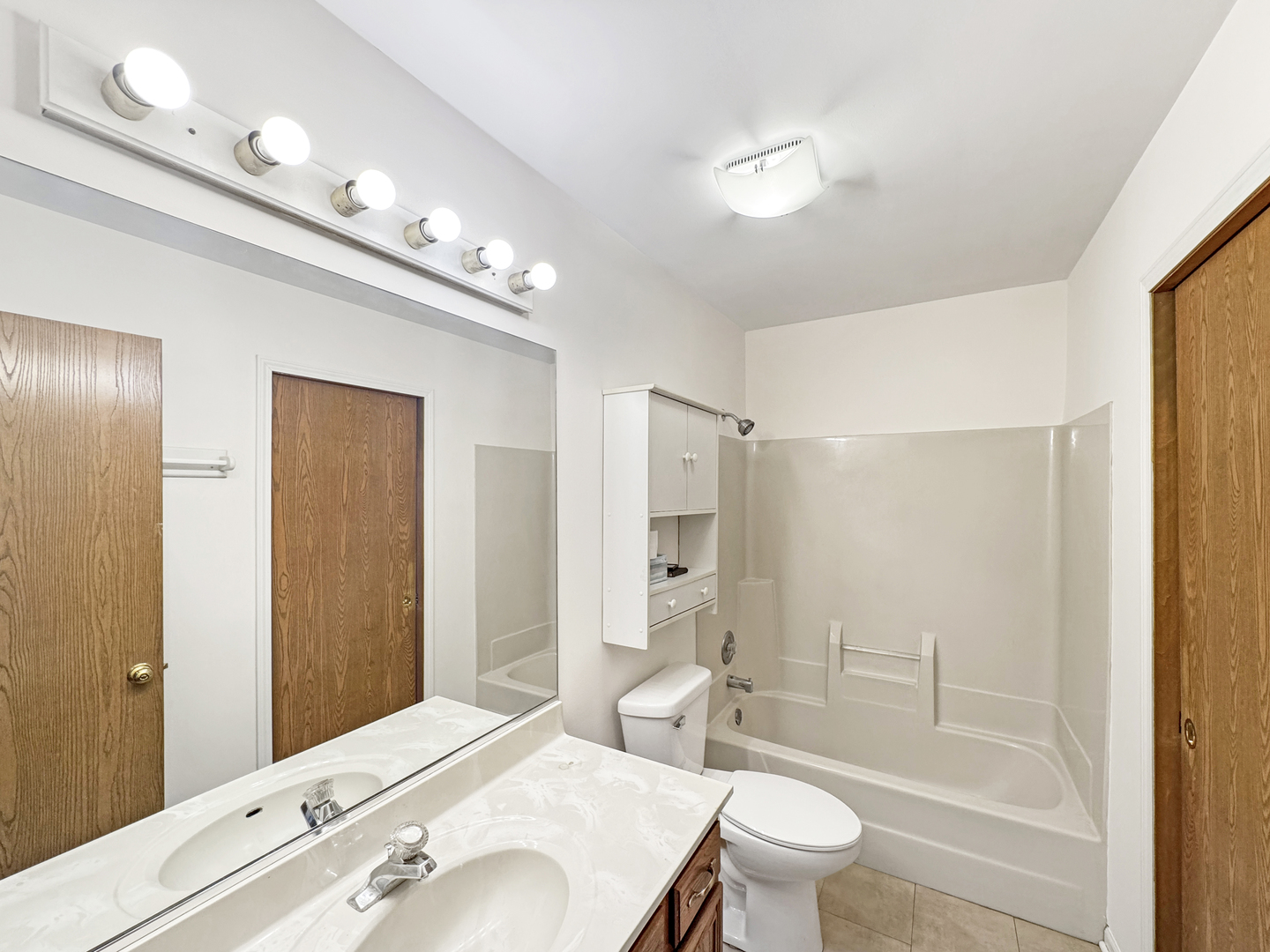 415 Farmbrook Court Romeoville, IL 60446 - Photo 12 of 18 Gallery Image 12