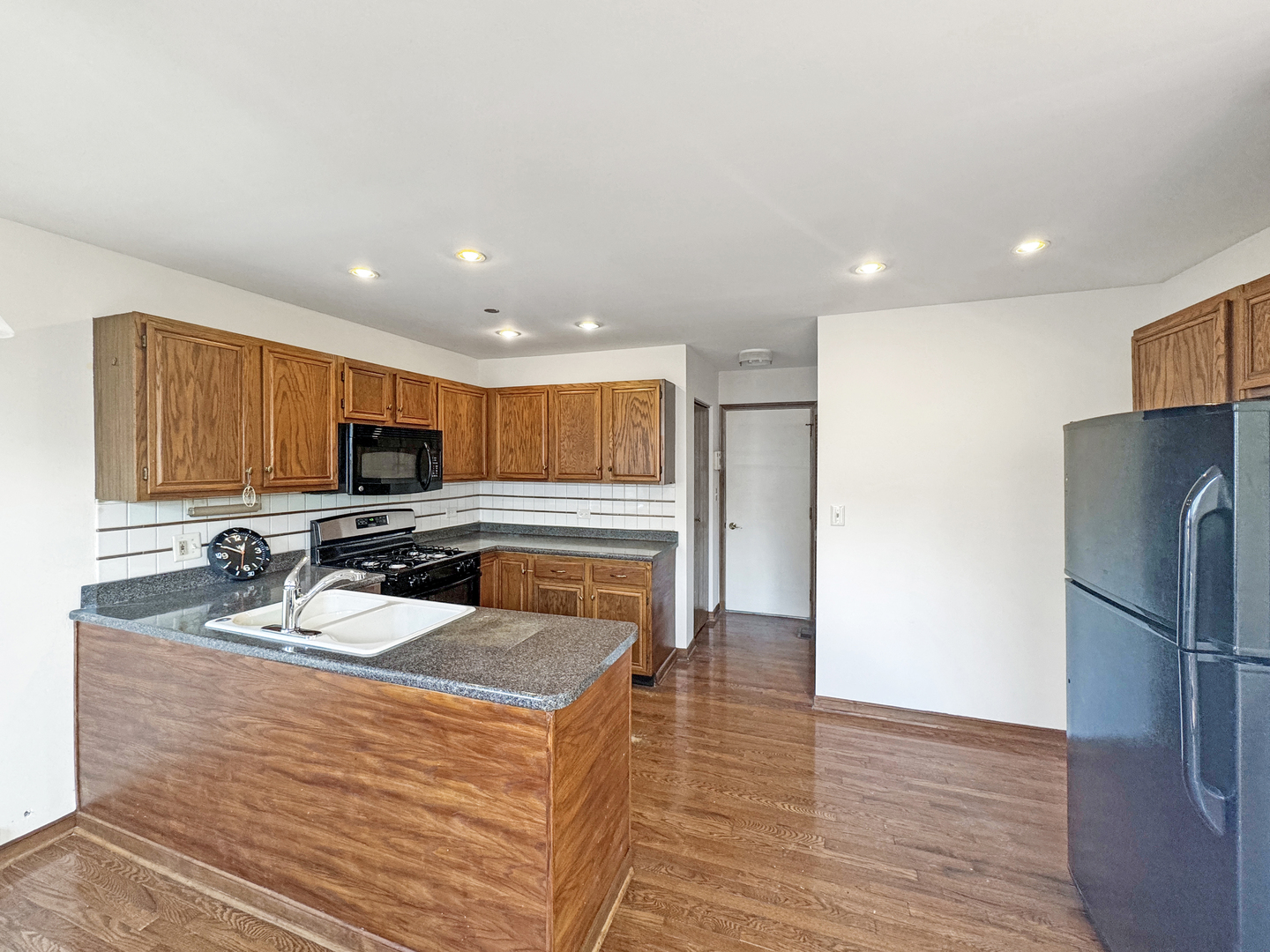 415 Farmbrook Court Romeoville, IL 60446 - Photo 4 of 18 Gallery Image 4