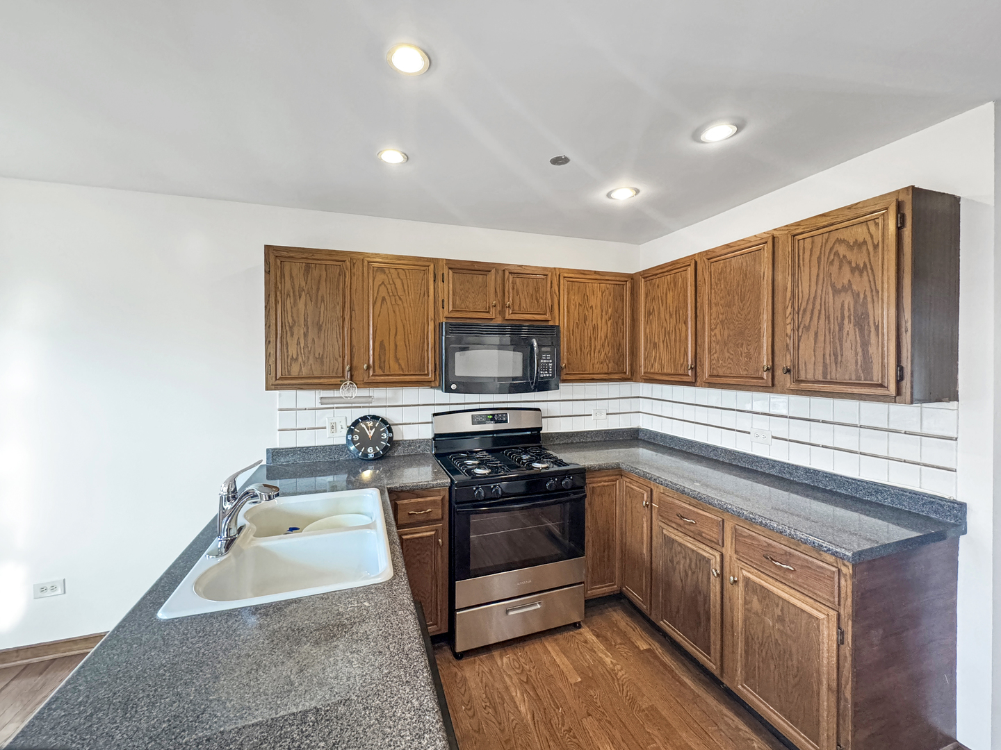 415 Farmbrook Court Romeoville, IL 60446 - Photo 5 of 18 Gallery Image 5