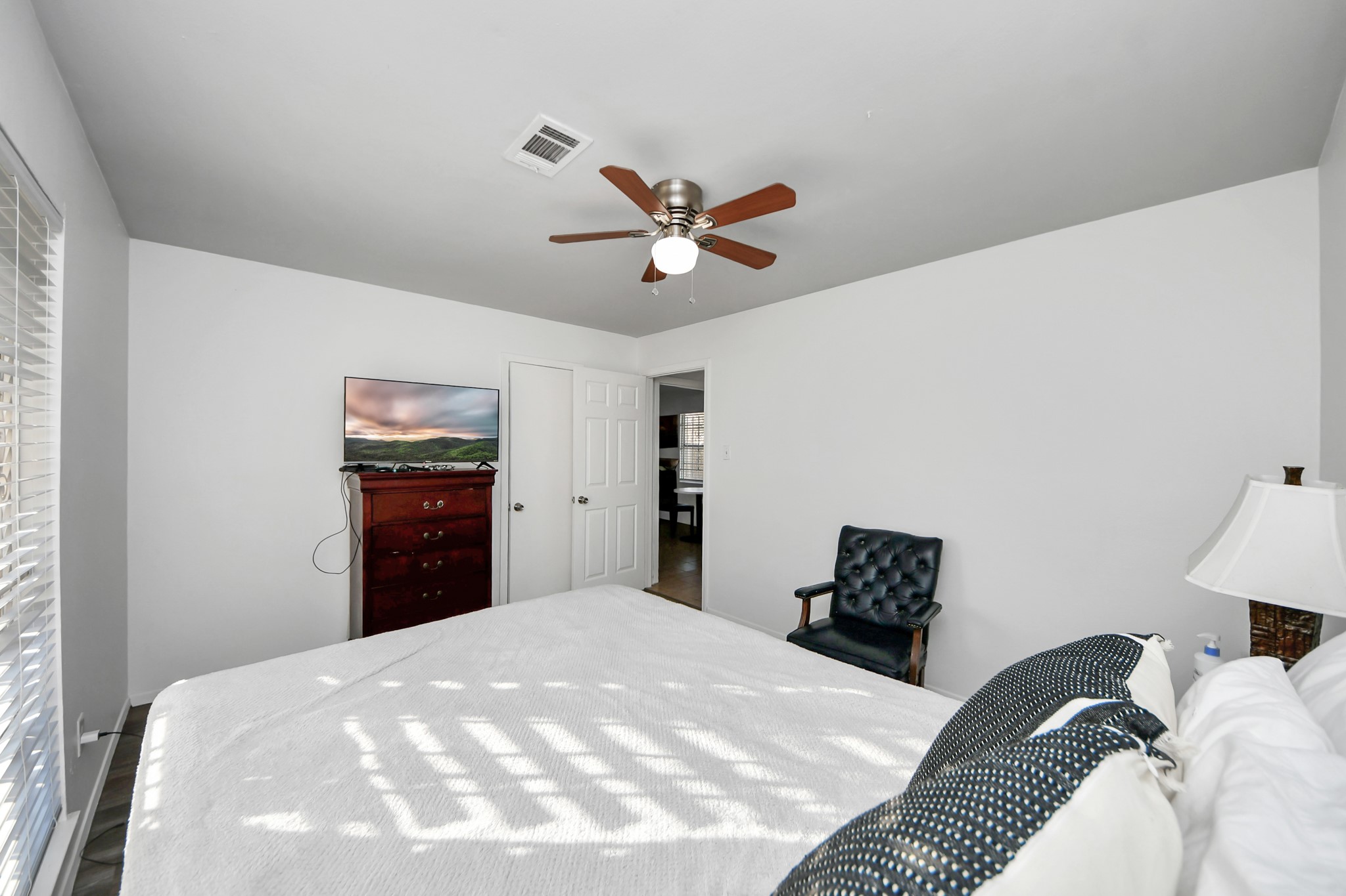 6319 Guadalupe Street Houston, TX 77016 - Photo 17 of 32 a bedroom with a bed and a chandelier