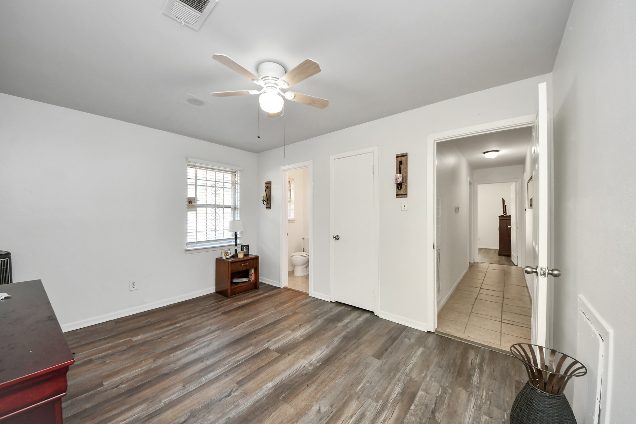 6319 Guadalupe Street Houston, TX 77016 - Photo 19 of 32 a view of empty room with wooden floor