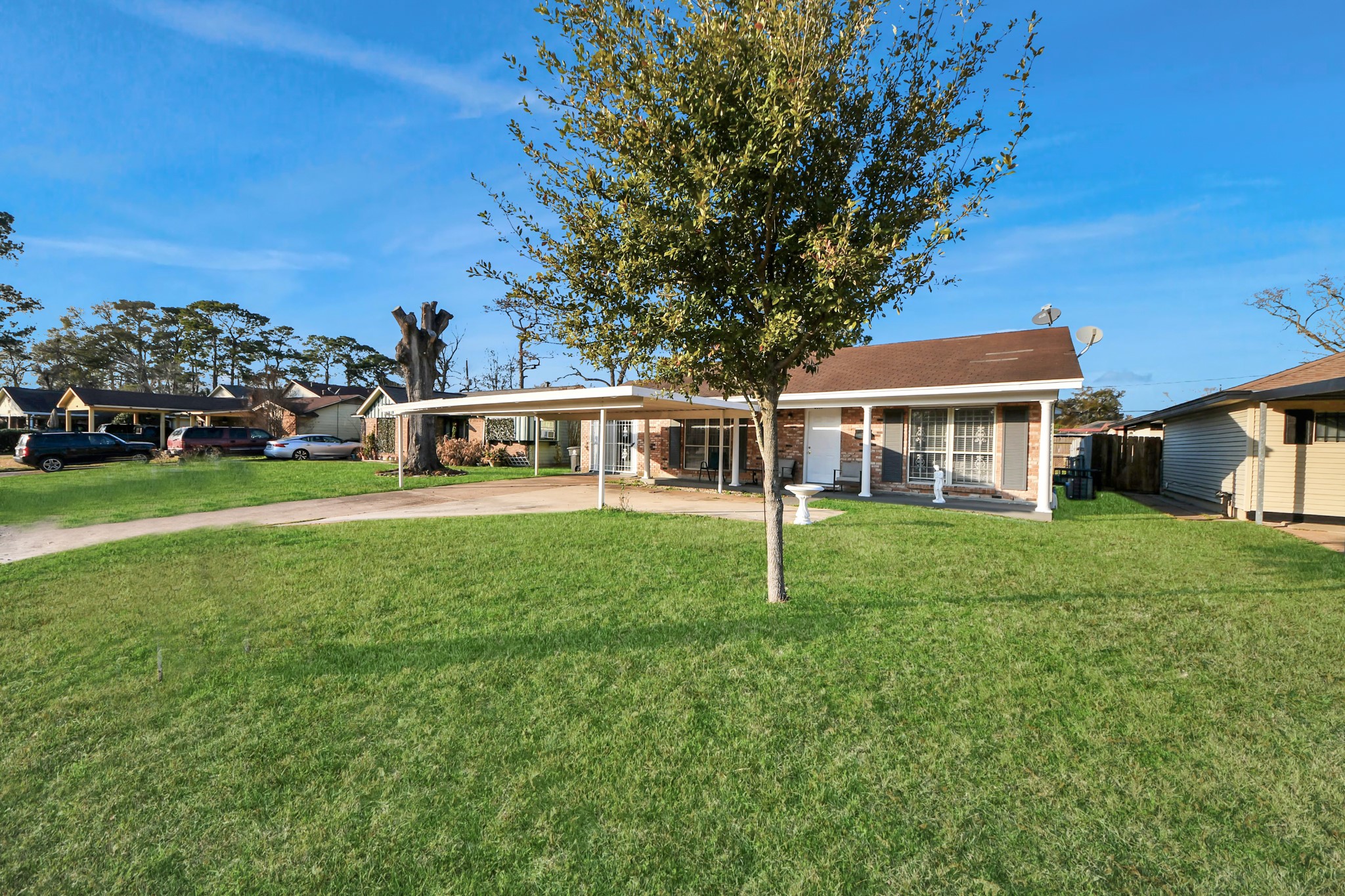 6319 Guadalupe Street Houston, TX 77016 - Photo 3 of 32 a house view with a sitting space and garden