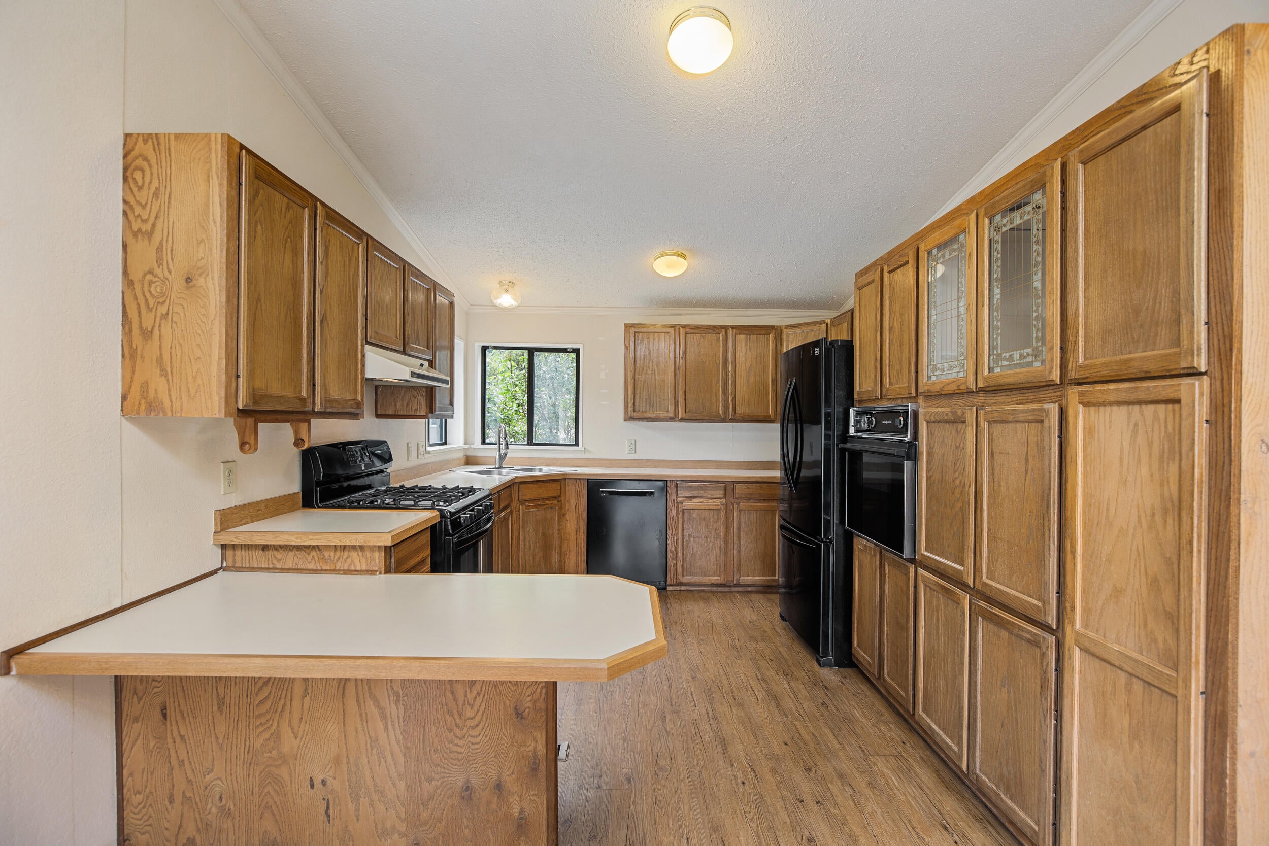 2720 Hugo Road Merlin, OR 97532 - Photo 13 of 38 kitchen with breakfast bar. All appliances are included