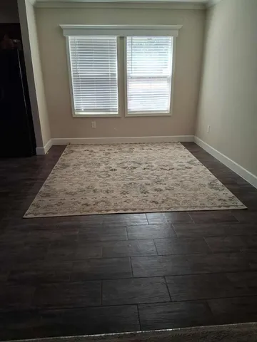 a view of empty room with window