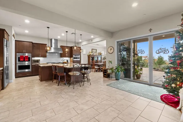 a living room with lots of furniture and chairs