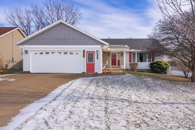 $255,000 | 2731 North 11th Street, Clinton, IA 52732