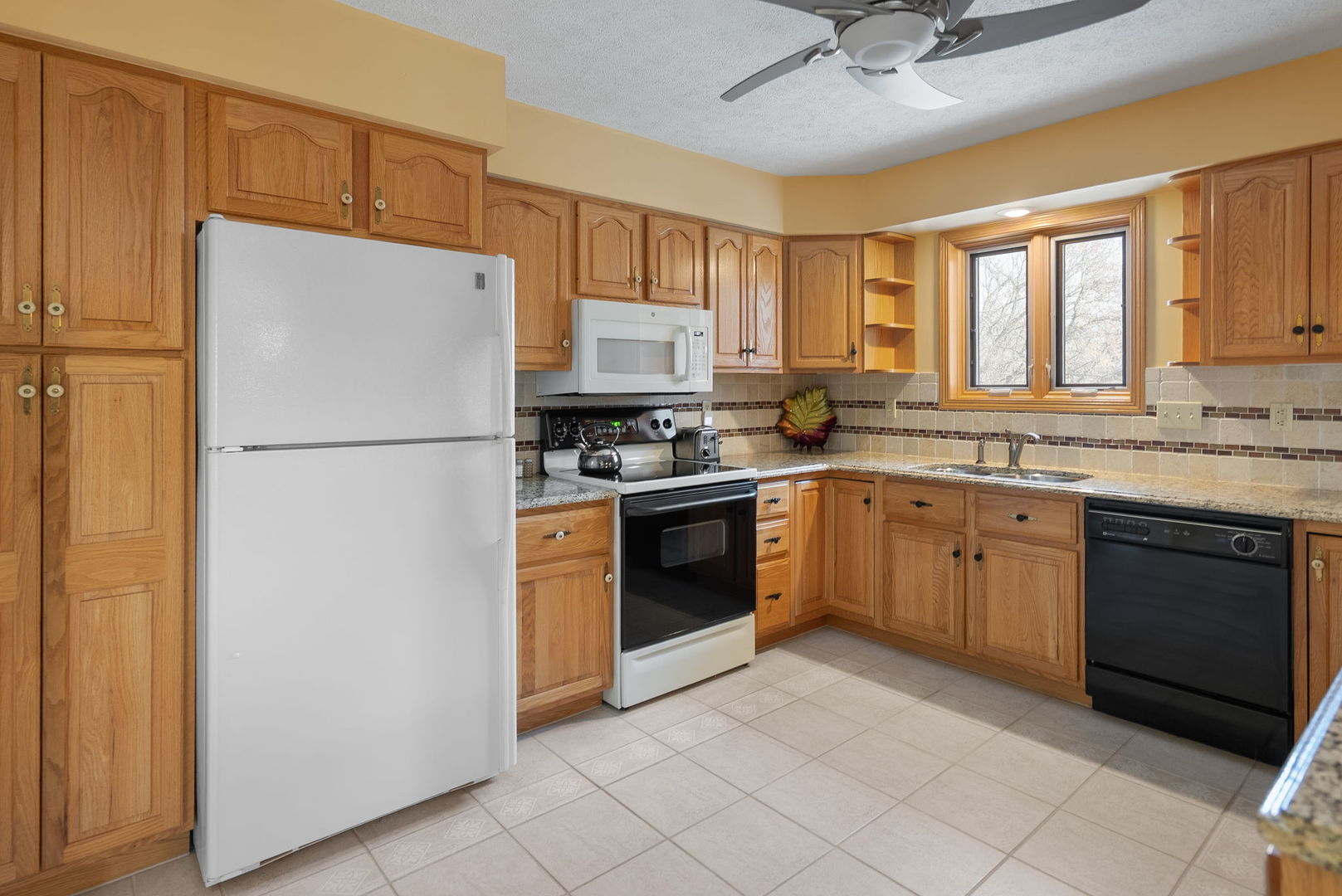 2731 North 11th Street Clinton, IA 52732 - Photo 6 of 33