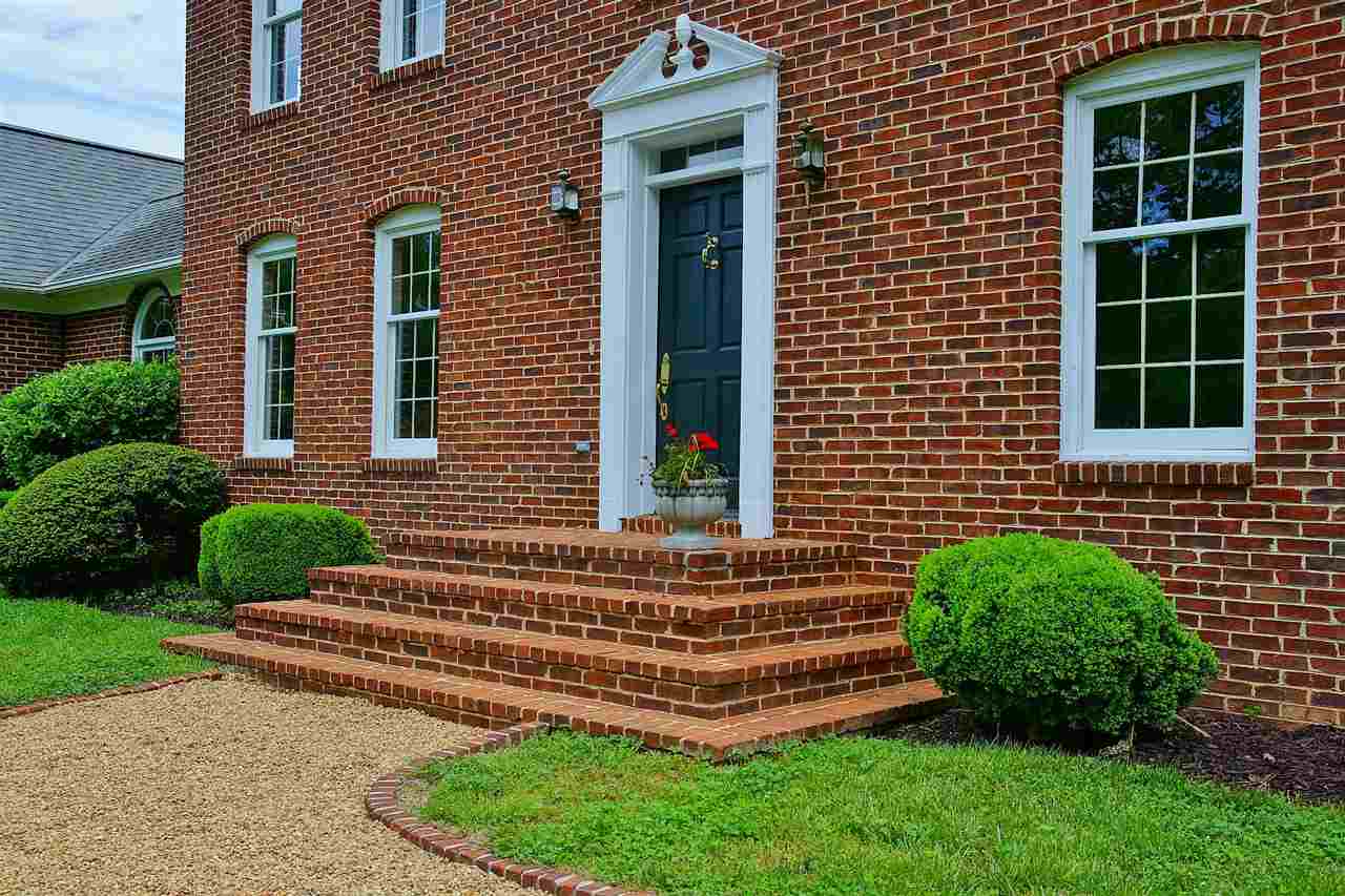 200 Thurman Road Troy, VA 22974 - Photo 2 of 33 You and guests will appreciate the fine architectural details.
